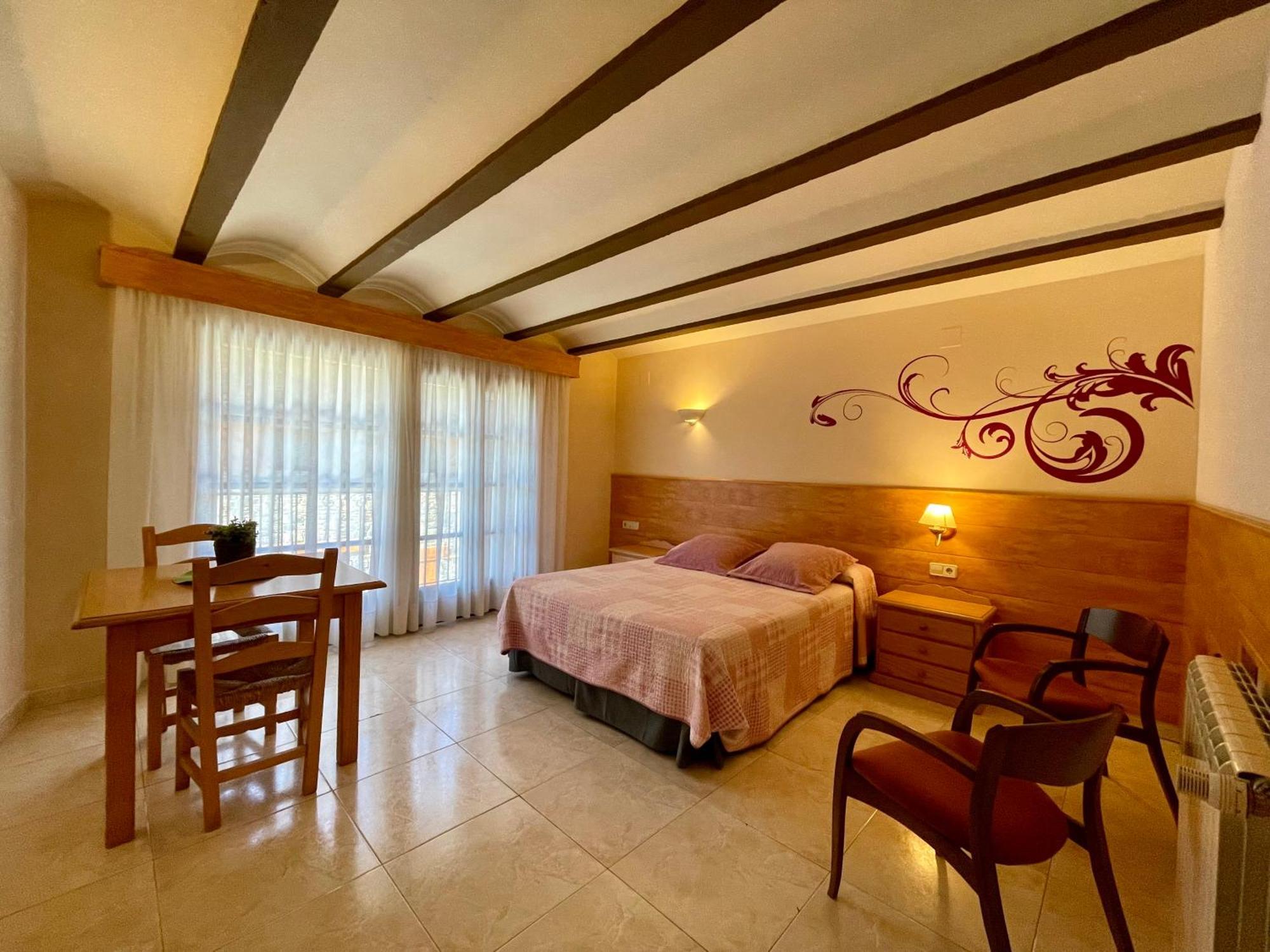 Aparthotel Les Corts Llivia Exterior foto